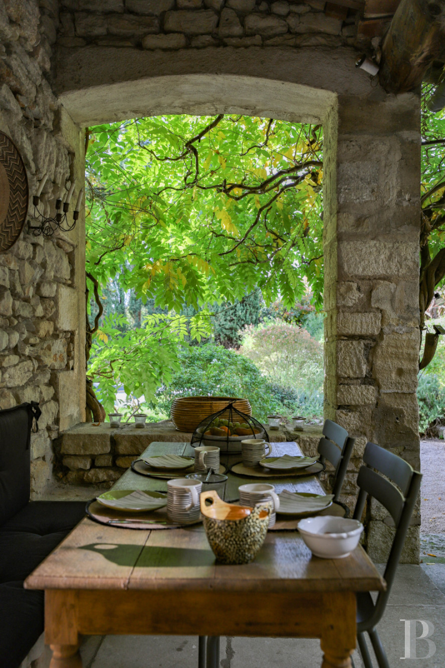 Dans les Alpes-de-Haute-Provence, au sud de Forcalquier, une maison de village traditionnelle et audacieuse - photo  n°38